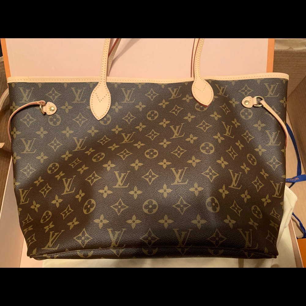 Sold!!! Brand New Louis Vuitton Neverfull MM😍😍😍